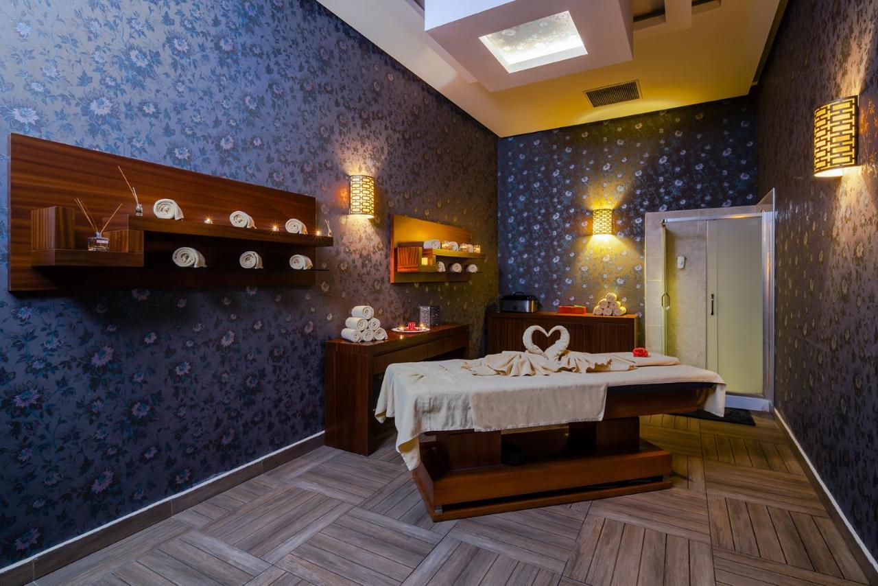 Downtown Ankara Hotel Bagian luar foto A spa treatment room