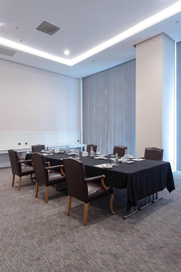 Downtown Ankara Hotel Bagian luar foto Meeting room