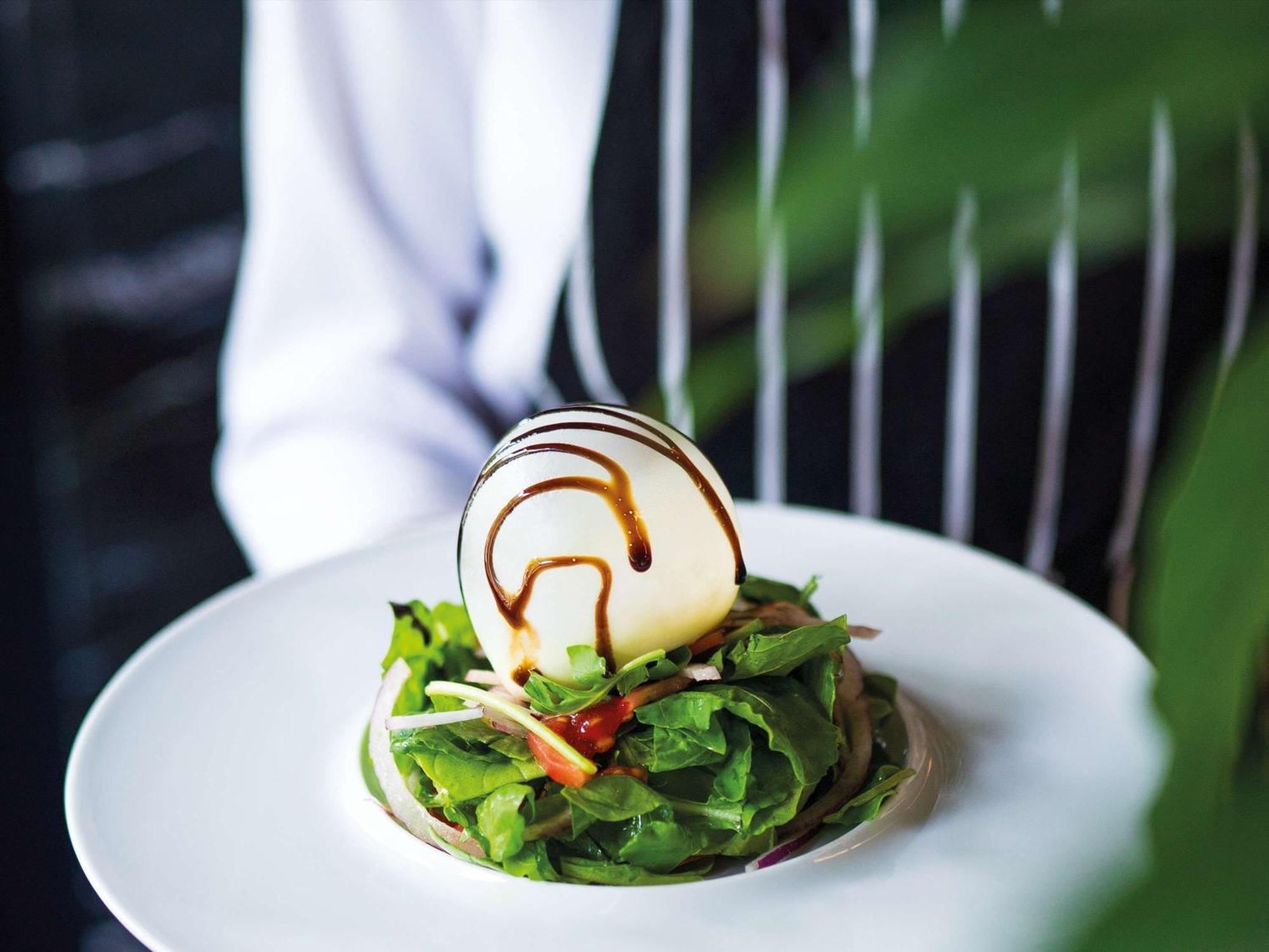 Downtown Ankara Hotel Bagian luar foto A salad with a balsamic glaze