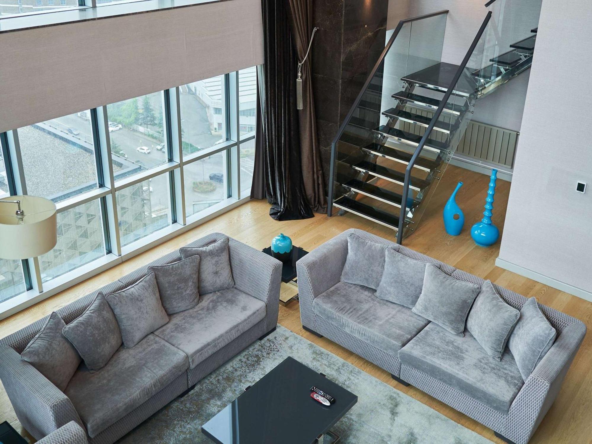 Downtown Ankara Hotel Bagian luar foto A living room in a duplex apartment