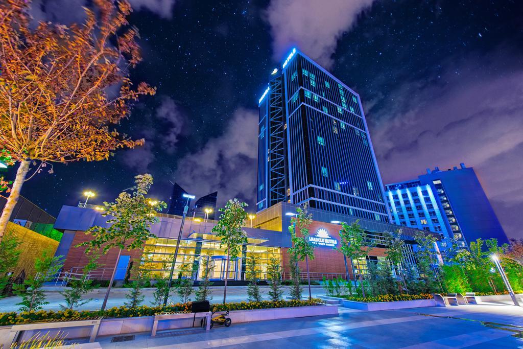 Downtown Ankara Hotel Bagian luar foto The hotel at night