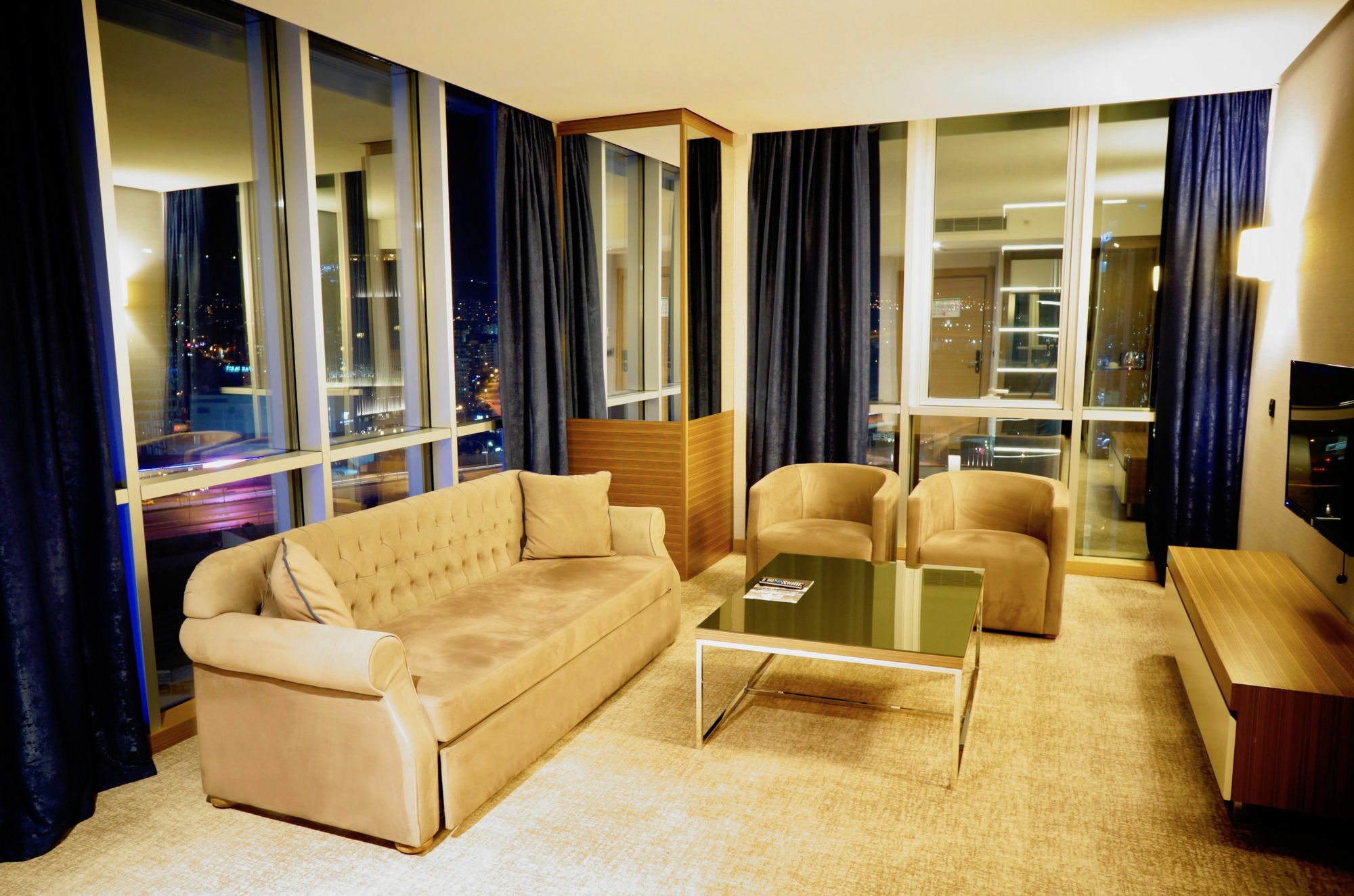 Downtown Ankara Hotel Bagian luar foto A suite at the Mandarin Oriental, Hong Kong