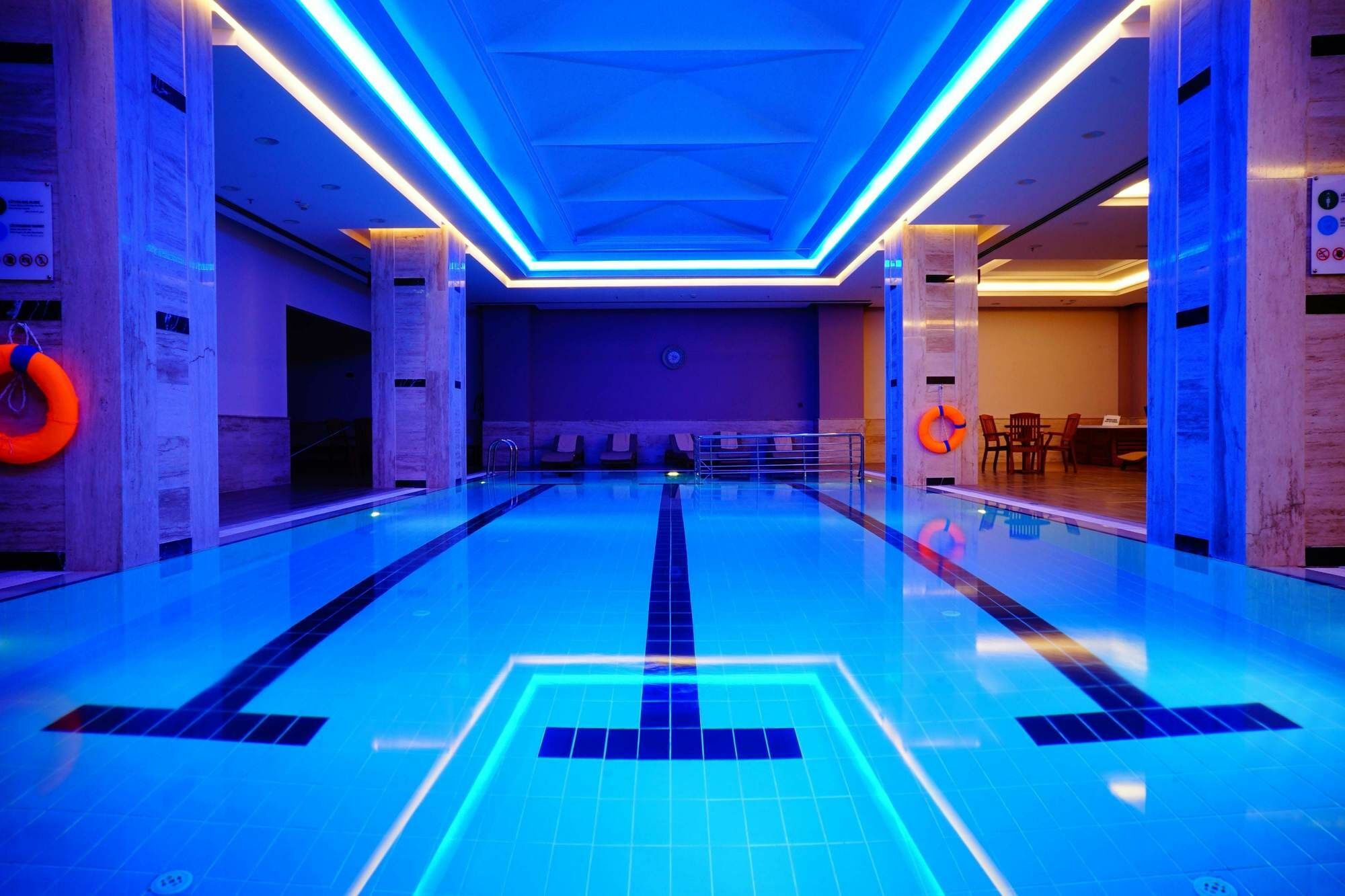 Downtown Ankara Hotel Bagian luar foto The pool at the hotel